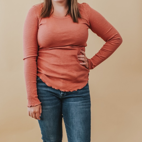 Poppy Frill Hem Thermal Knit Top - Picture 5 of 6